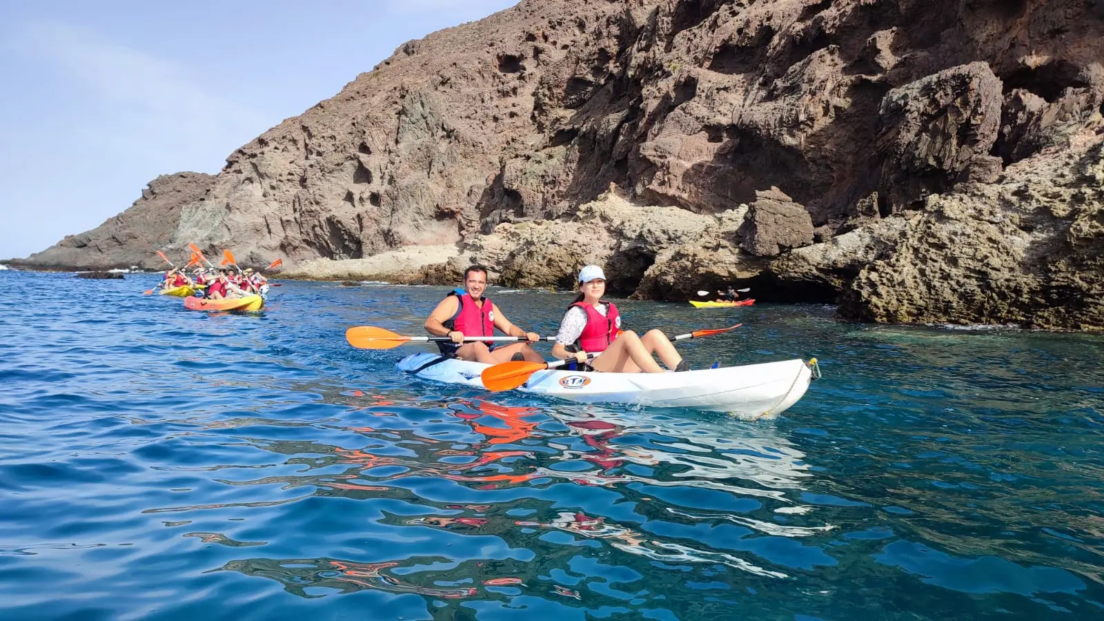Kayak en Los Escullos – Castillo de San Felipe y arrecifes volcánicos